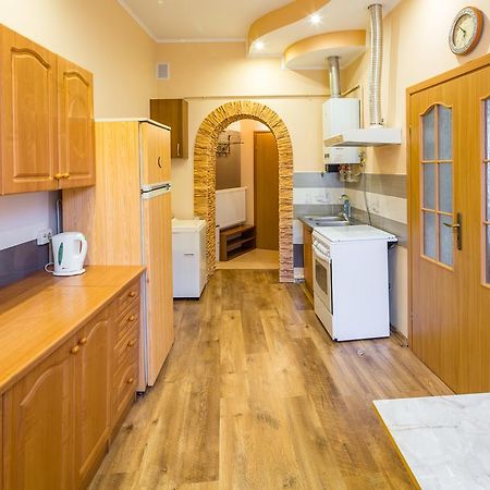 Apartamento Rynok Square 5 Зі Світлом! Leópolis Exterior foto