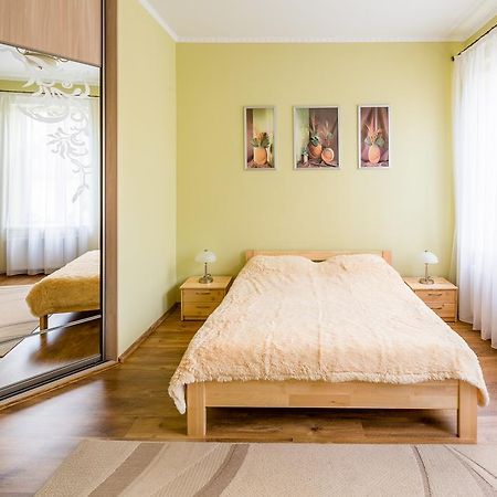 Apartamento Rynok Square 5 Зі Світлом! Leópolis Exterior foto