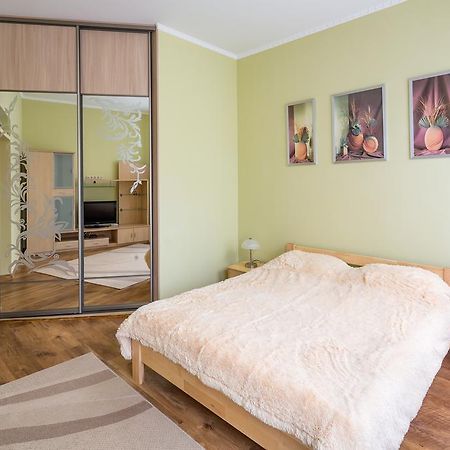 Apartamento Rynok Square 5 Зі Світлом! Leópolis Exterior foto